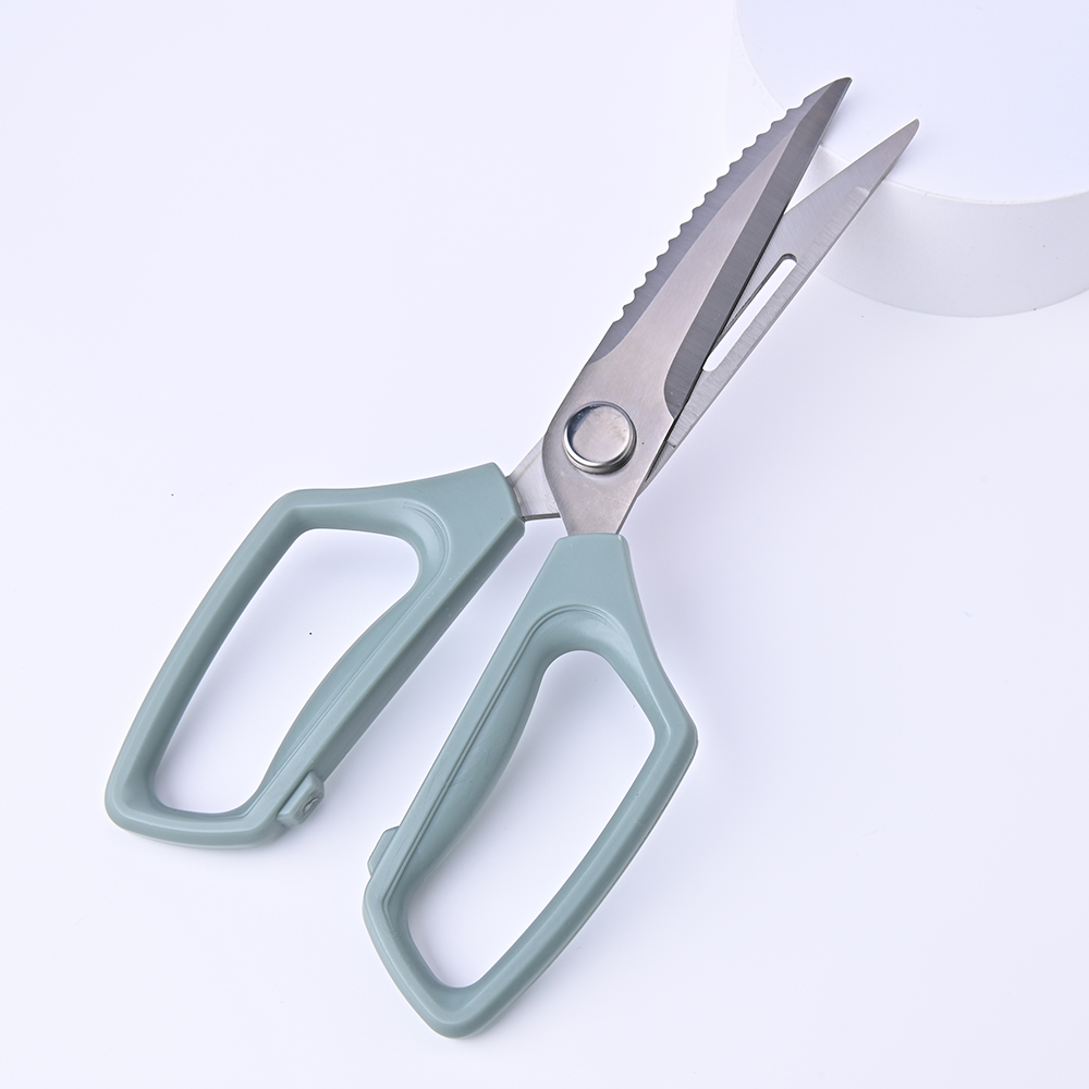 Serrated stainless steel kitchen shears