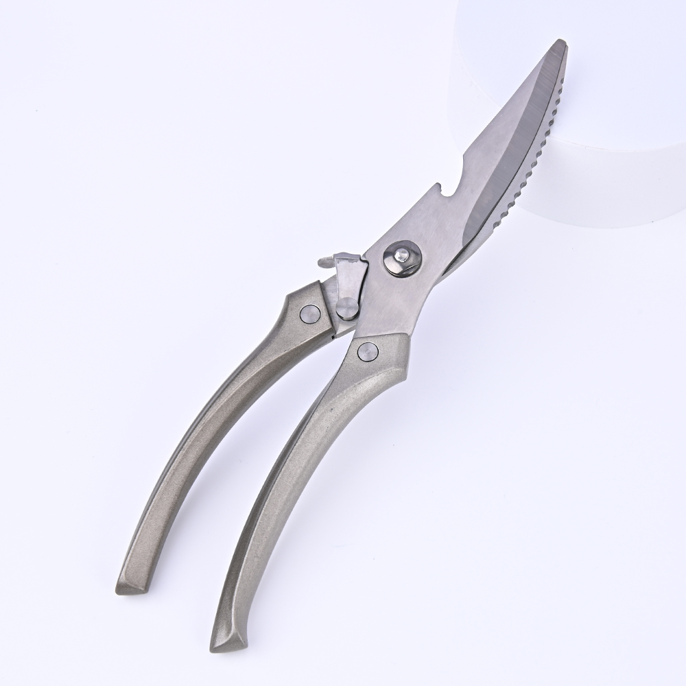 Fish and poultry shears