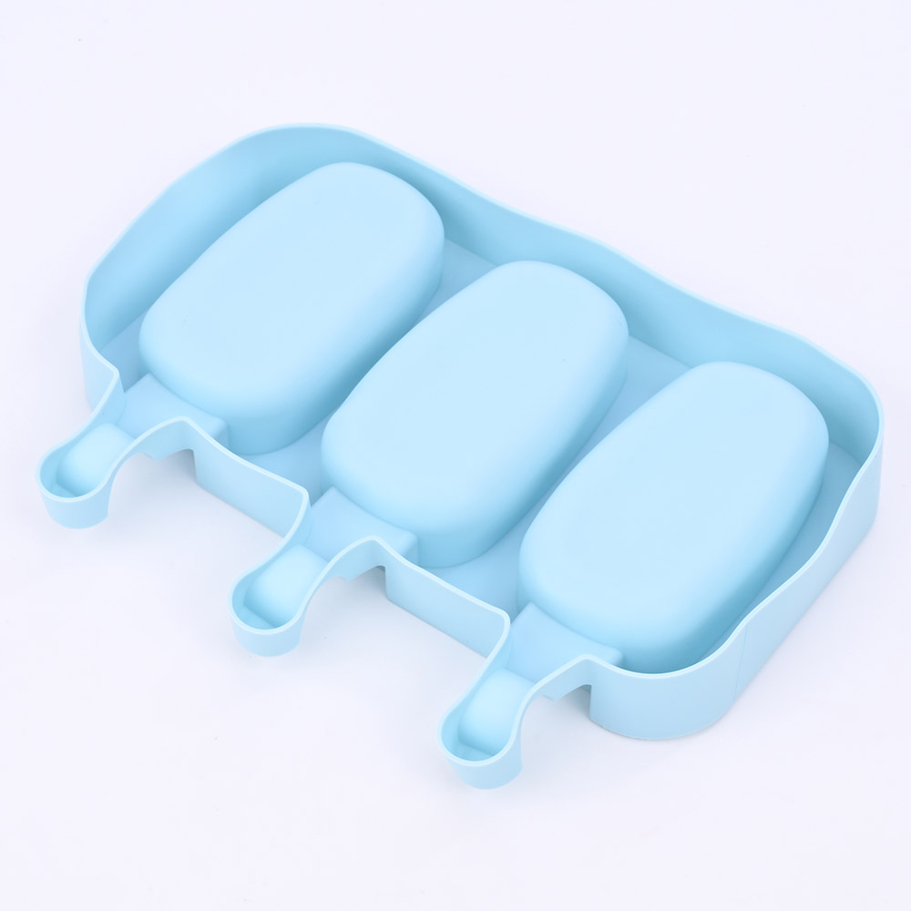 Silicone popsicle mold with sticks